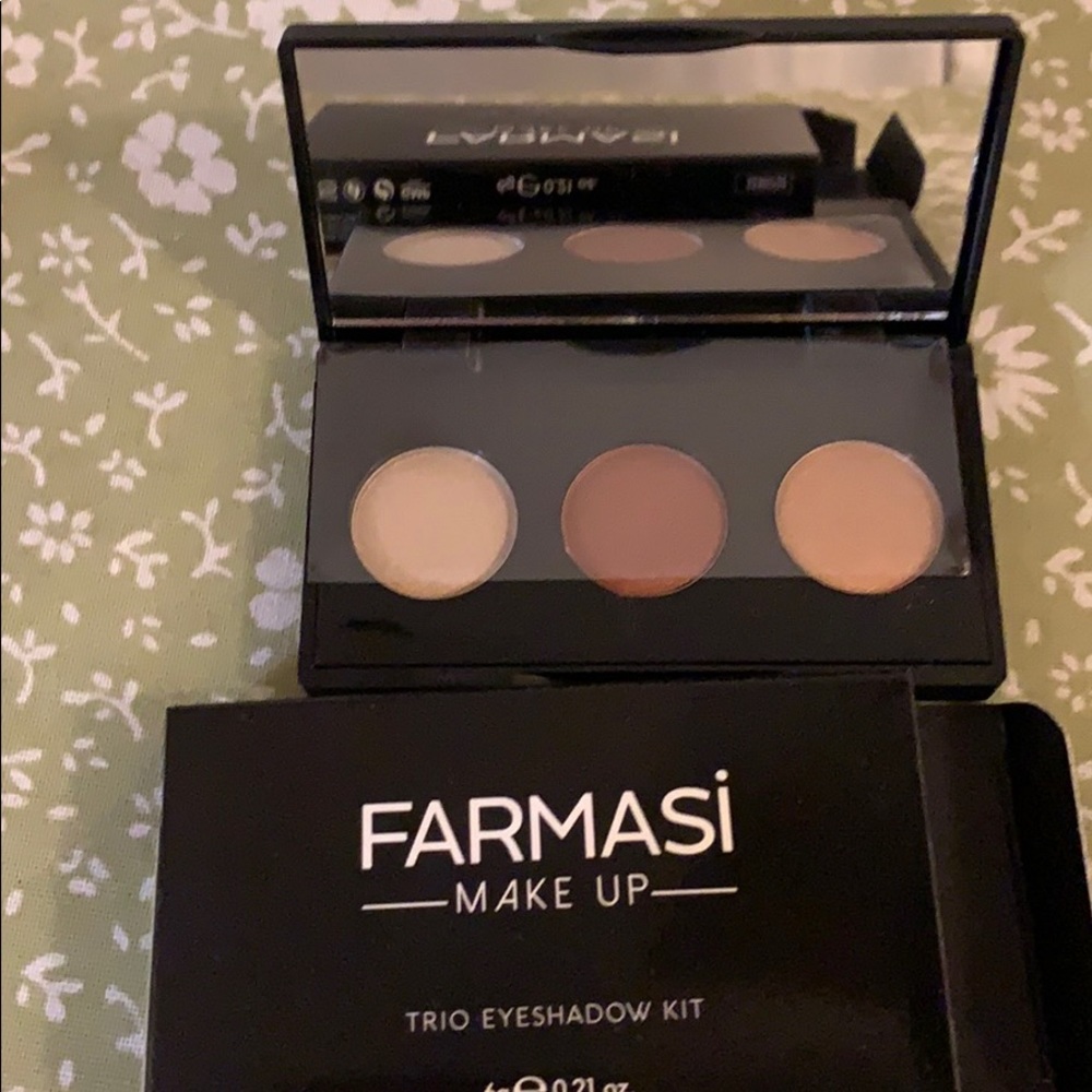 New in Box Farmasi Sunset KISS eyeshadow